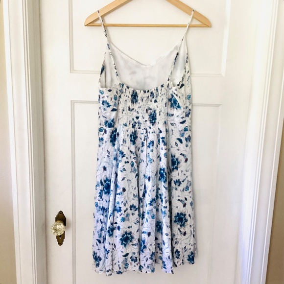 GAP Fit & Flair Blue Floral Cami Summer Dress Ruched Back Lined Women’s Sz M - Picture 12 of 14